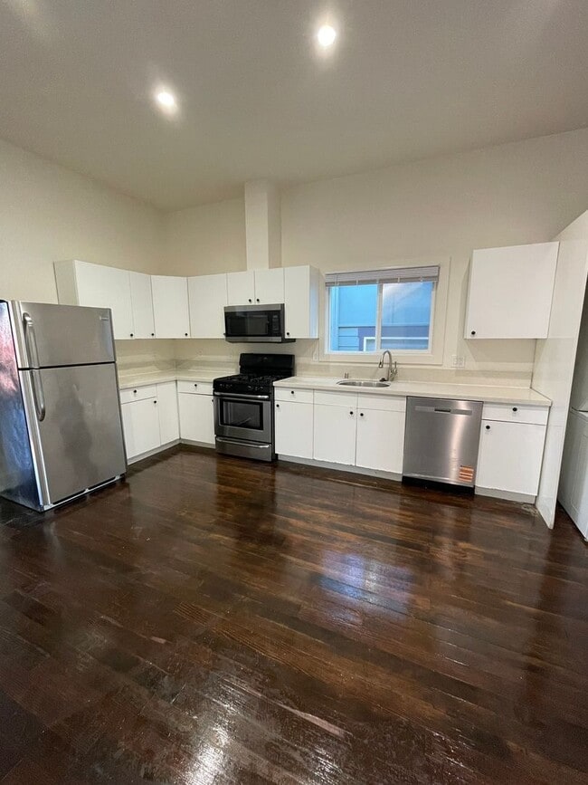 property at 1421 17th St