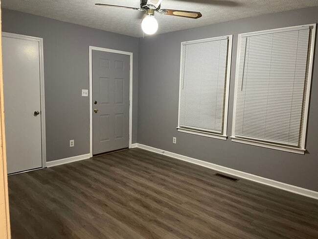 107 Oliver St in Ashland City, TN - Building Photo - Building Photo