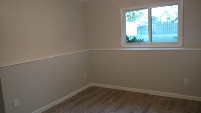 1556 Hillview Rd, Unit Lower level in Shoreview, MN - Building Photo - Building Photo