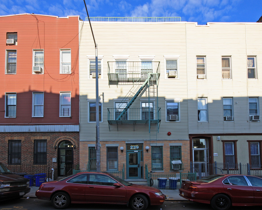 239 Jefferson St in Brooklyn, NY - Building Photo