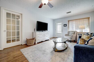 1070 Lamonte Ln in Houston, TX - Building Photo - Building Photo