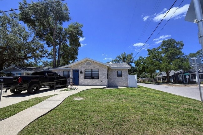 7218 N Highland Ave in Tampa, FL - Building Photo - Building Photo