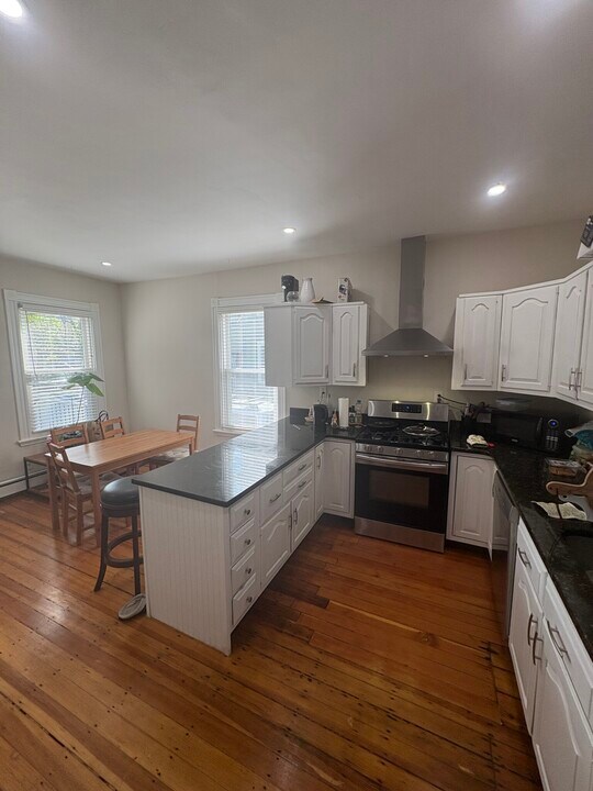 366 Washington St, Unit 368-1 in Cambridge, MA - Building Photo
