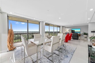 1900 Consulate Pl in West Palm Beach, FL - Building Photo - Building Photo