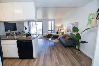 Horton 4th Avenue in San Diego, CA - Foto de edificio - Building Photo