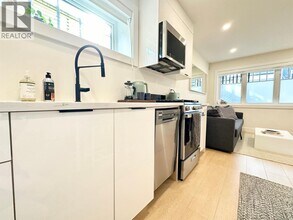 1672 E 15th Ave in Vancouver, BC - Building Photo - Building Photo