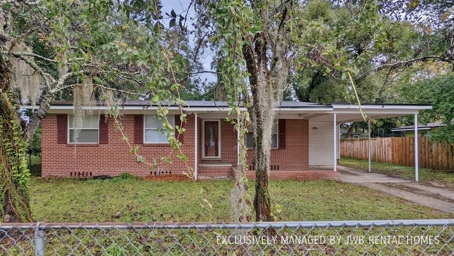 6047 Wilson Blvd in Jacksonville, FL - Building Photo