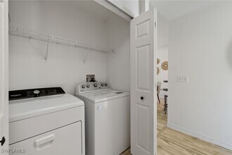 411 Valerie Way in Naples, FL - Building Photo - Building Photo