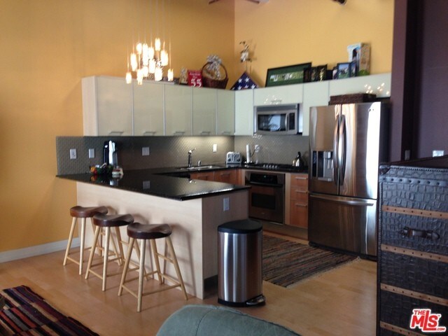 645 W 9th St-Unit -741 in Los Angeles, CA - Building Photo - Building Photo