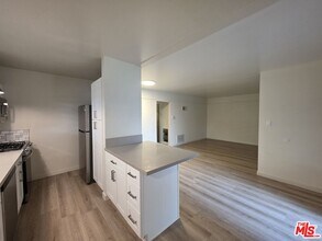 11021 Missouri Ave in Los Angeles, CA - Building Photo - Building Photo