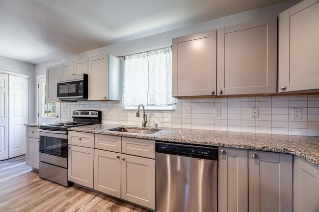 3071 Highland Ave in Crestview, FL - Building Photo - Building Photo