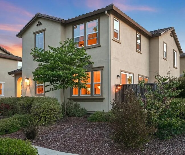 5401 Kaitlyn Pl in Rohnert Park, CA - Foto de edificio - Building Photo