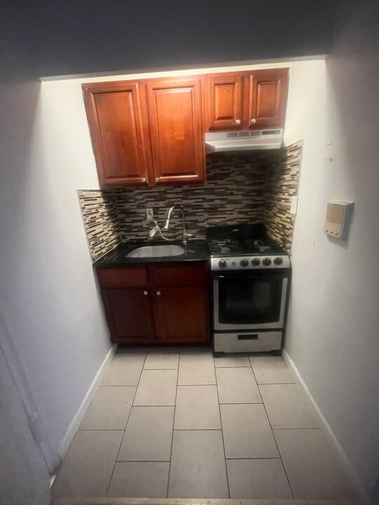 268 S Harrison St, Unit 503 in East Orange, NJ - Building Photo