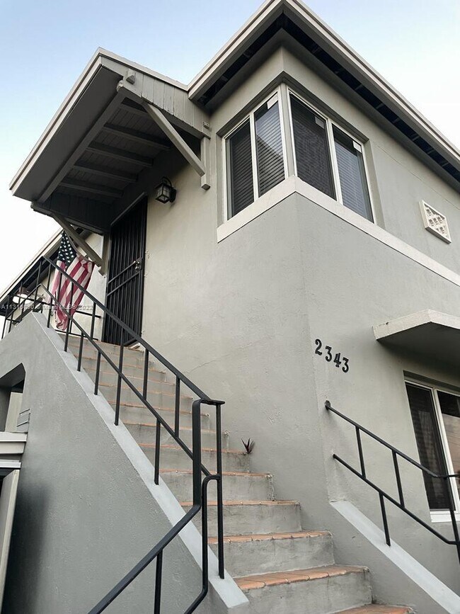 2343 NW 14th St-Unit -1 in Miami, FL - Foto de edificio - Building Photo