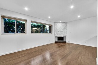 141 S Clark Dr in West Hollywood, CA - Building Photo - Building Photo