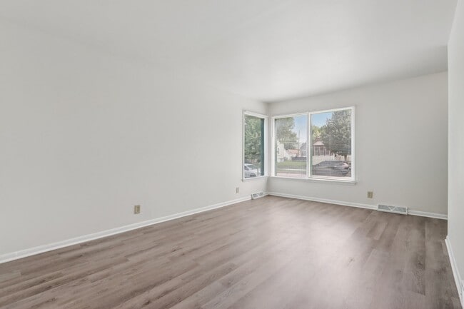 1933 S 72nd St, Unit 1933 - Lower