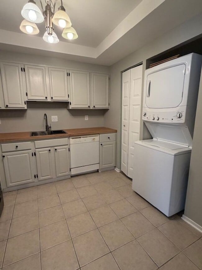 10008 Stedwick Rd in Montgomery Village, MD - Building Photo - Building Photo