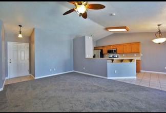 973 Himalaya Ln in Lemoore, CA - Building Photo - Building Photo
