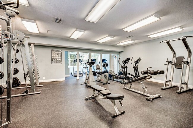 3313 Wyndham Cir, Unit 4214 in Alexandria, VA - Building Photo - Building Photo