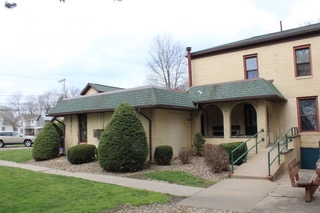 200 S Wooster Ave in Strasburg, OH - Foto de edificio - Building Photo