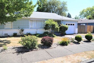1011 NW 34th St in Corvallis, OR - Building Photo - Building Photo