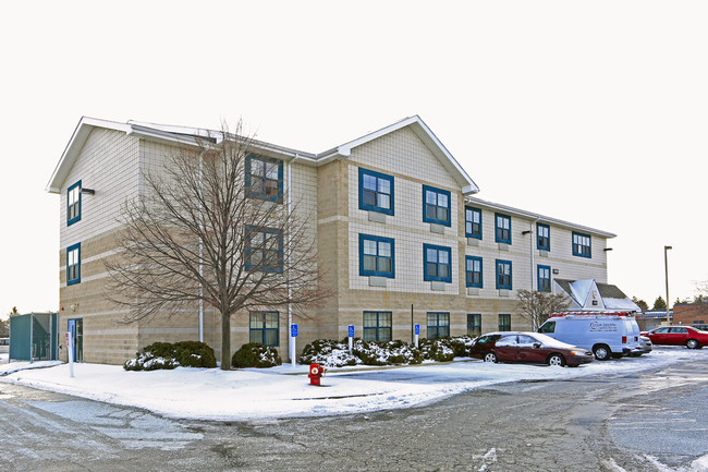 Furnished Studio - Madison Heights in Madison Heights, MI - Foto de edificio - Building Photo