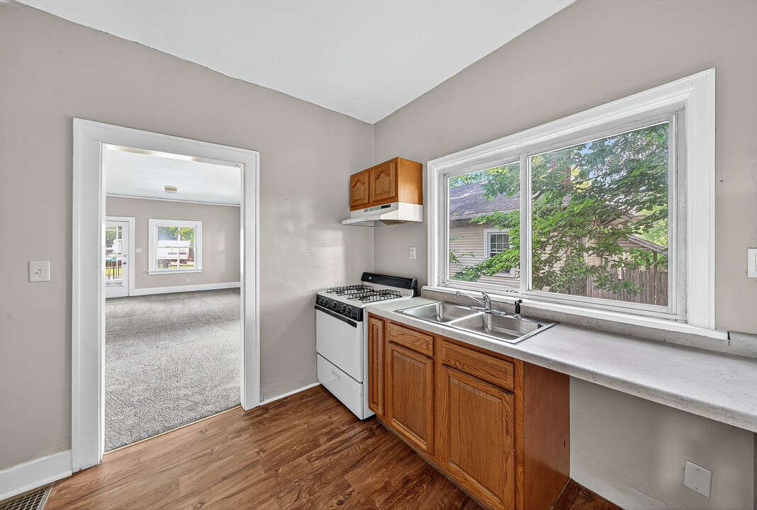 1622 S Twyckenham Dr in South Bend, IN - Building Photo