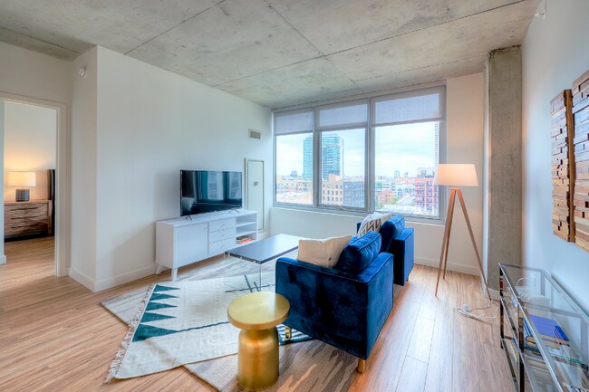 160 N Desplaines St in Chicago, IL - Building Photo - Building Photo