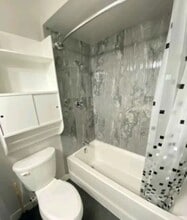 202 Westhill Pl in Port Moody, BC - Building Photo - Building Photo