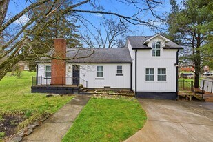 613 Pearson Springs Rd in Maryville, TN - Building Photo