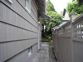 5215 21st Ave NE in Seattle, WA - Building Photo