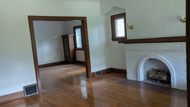 2438 Woodmere Dr in Cleveland Heights, OH - Building Photo - Building Photo