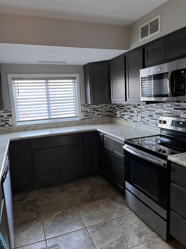 7445 Saleen Ct in University City, MO - Building Photo - Building Photo