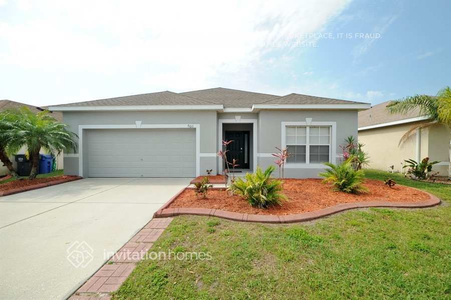 7611 Wood Violet Dr in Gibsonton, FL - Building Photo