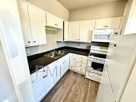 1816 W Oakwood St in Tyler, TX - Building Photo