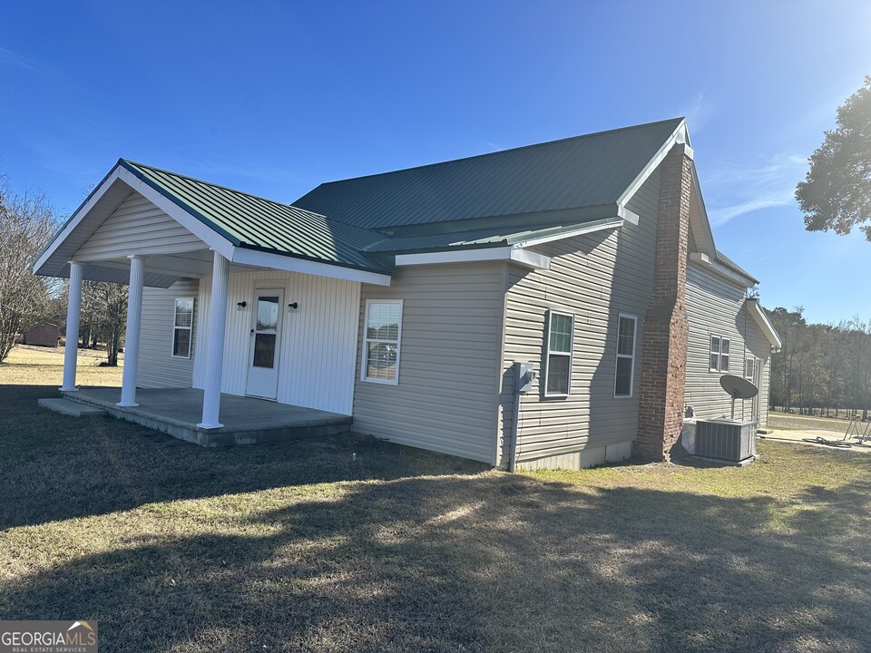 323 Pinehill Rd in Dublin, GA - Building Photo