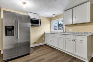 24 Whipple Ave in North Providence, RI - Building Photo