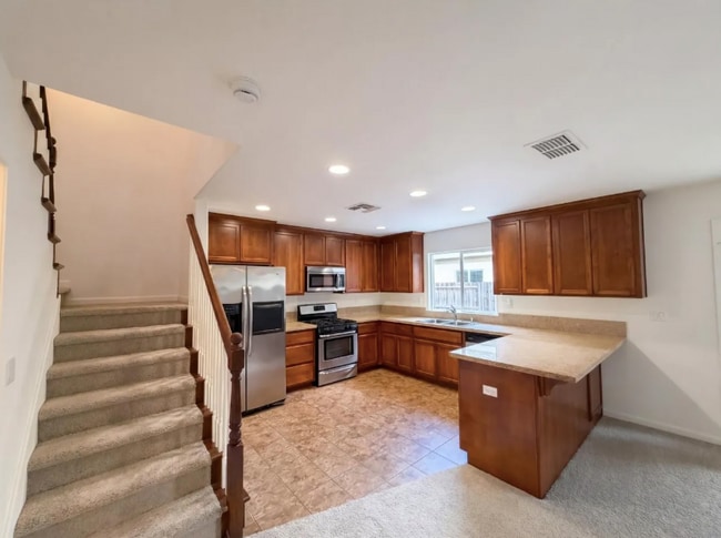 251 Sugnet Way in Sacramento, CA - Building Photo - Building Photo