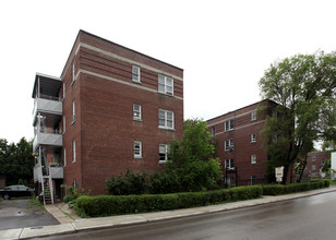 841-869 Millwood Rd in Toronto, ON - Building Photo - Building Photo