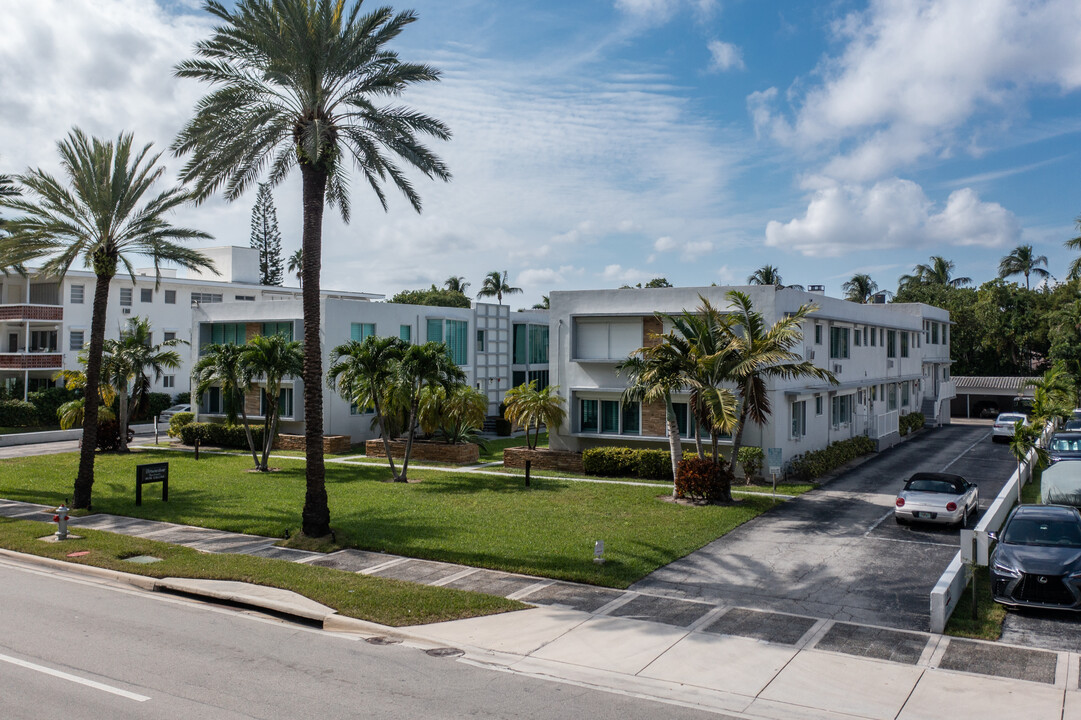 Avondale Apartments in Bal Harbour, FL - Building Photo