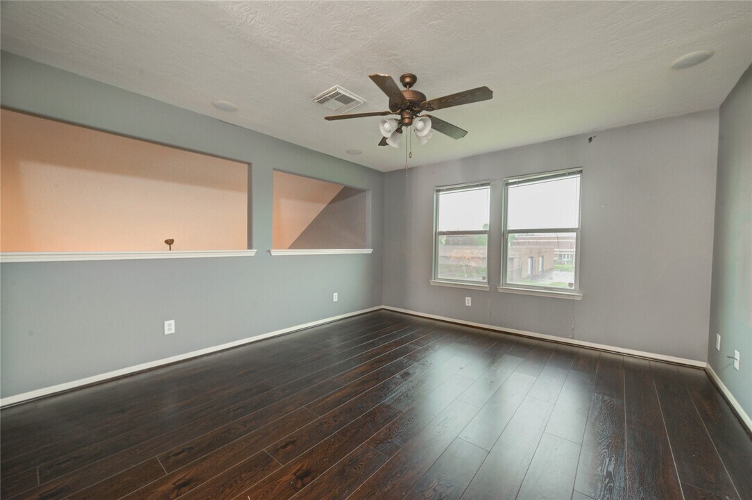 2931 Meadowglen Cove in Houston, TX - Building Photo