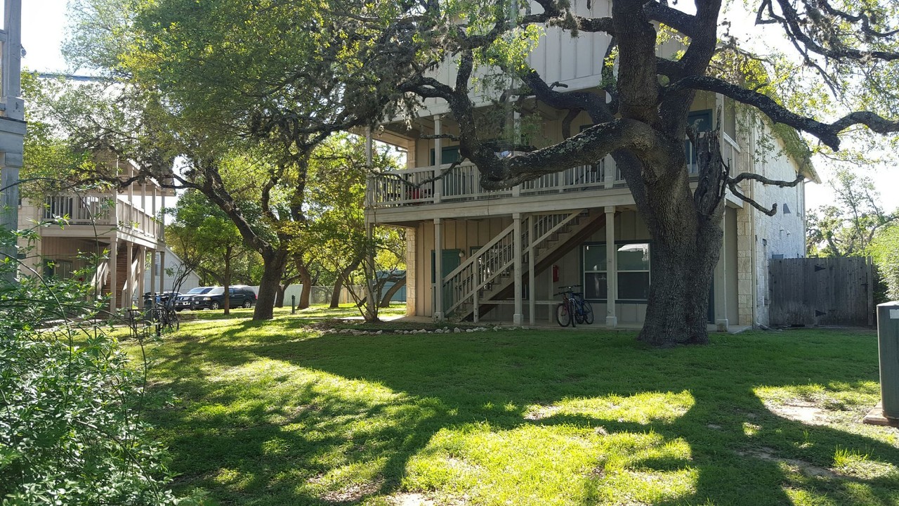 Pawel Village in San Antonio, TX - Foto de edificio