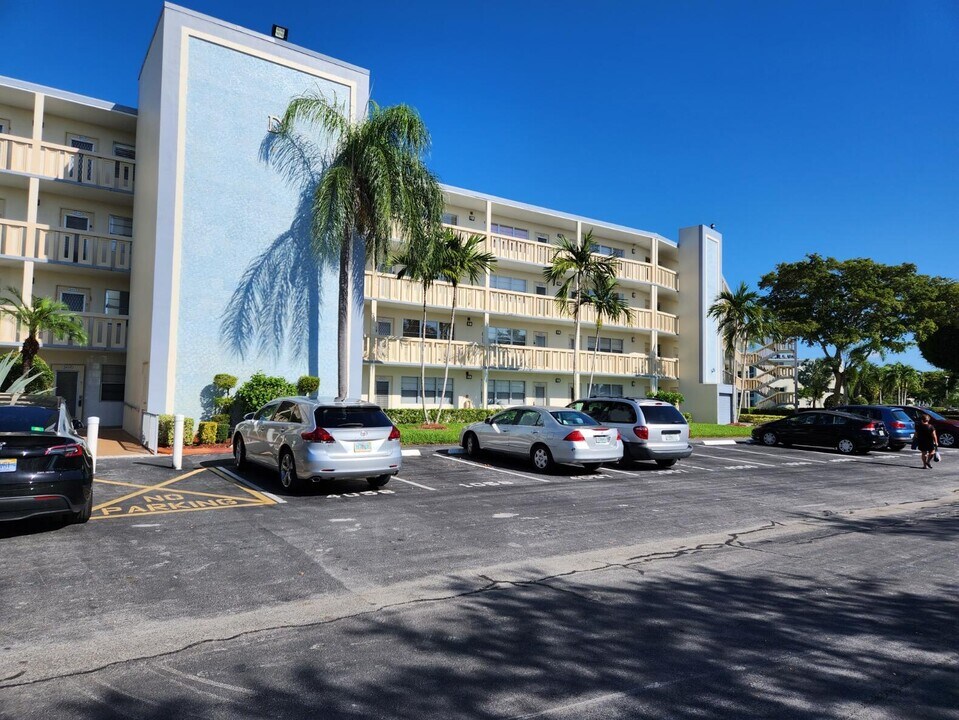 1059 Ainslie Dr in Boca Raton, FL - Building Photo