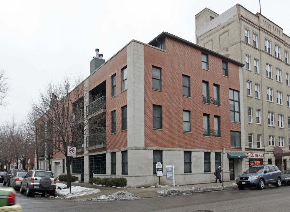 835 W Diversey Ave in Chicago, IL - Building Photo