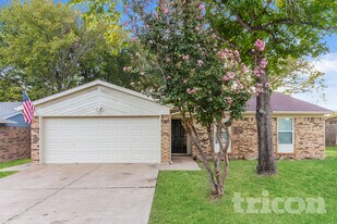 5915 Myers Rd in Arlington, TX - Building Photo