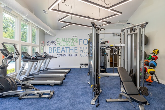 Fairlane Meadow Apartments and Townhomes in Dearborn, MI - Foto de edificio - Interior Photo