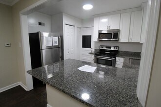 5115 Rosewood Dr in Roeland Park, KS - Building Photo - Building Photo