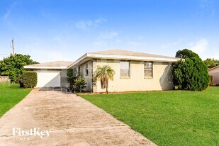 839 Sherwood Dr in Lake Wales, FL - Building Photo