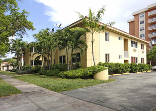 25 Menores Ave in Coral Gables, FL - Building Photo - Building Photo