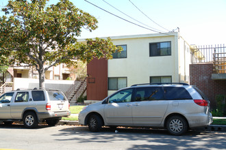 908 N Louise St in Glendale, CA - Foto de edificio - Building Photo